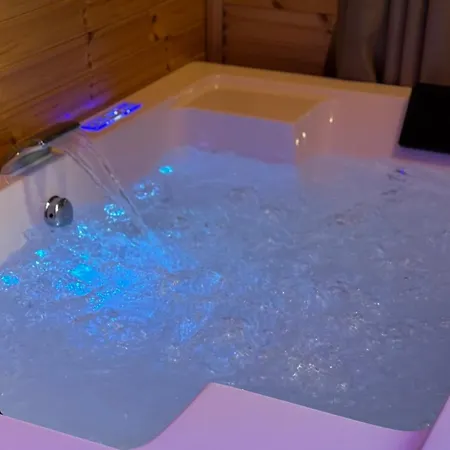 Chalet The Wooden Village - By Nemercka