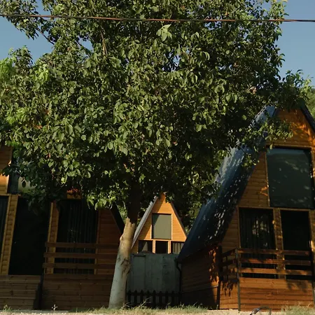 Domek alpejski The Wooden Village - By Nemercka Përmet