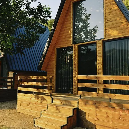 Domek alpejski The Wooden Village - By Nemercka