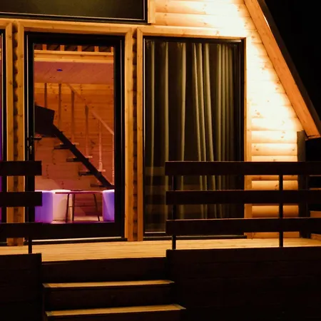 Domek alpejski The Wooden Village - By Nemercka